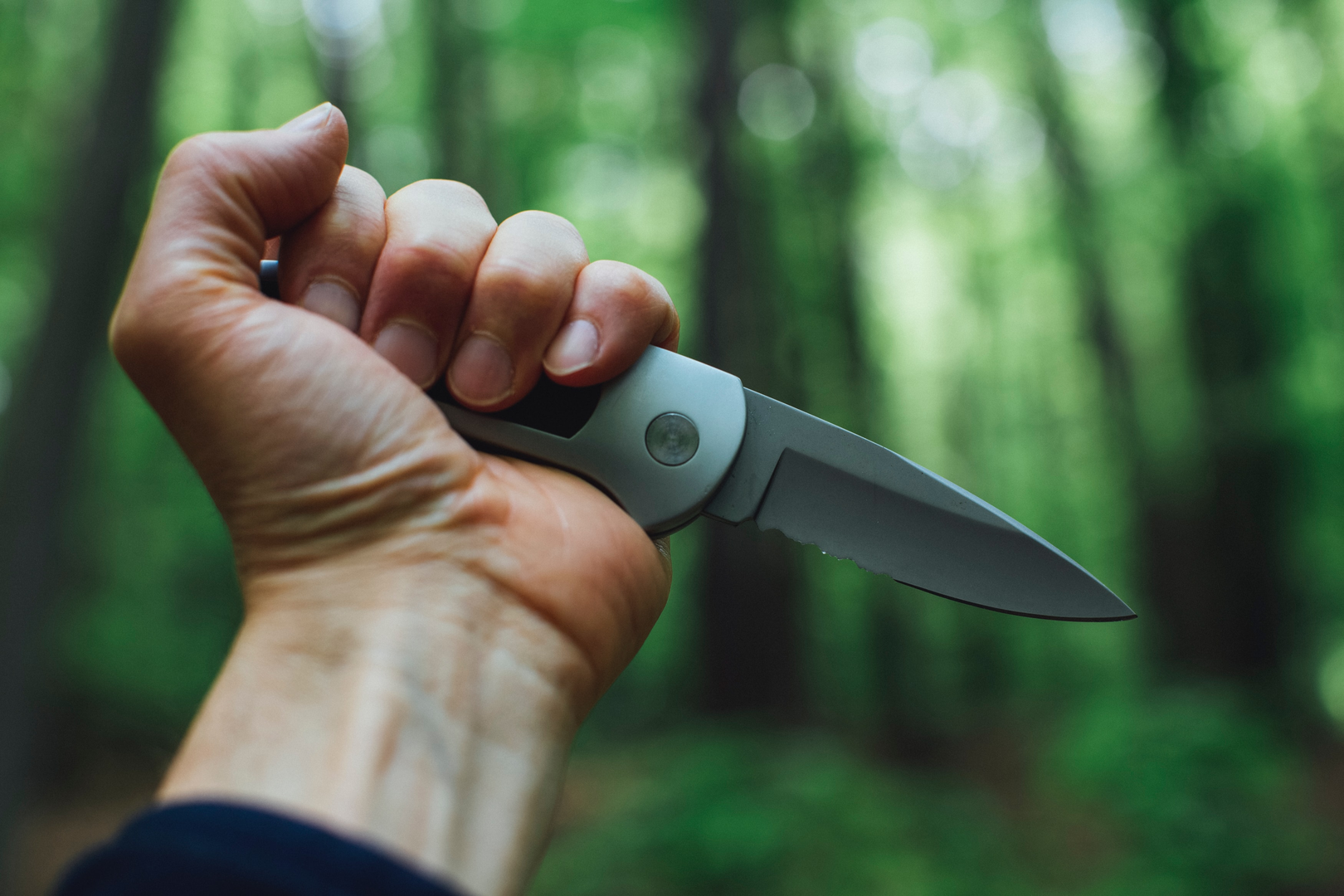 Outdoor survival switchblade jack-knife | © Unsplash / Markus Spiske