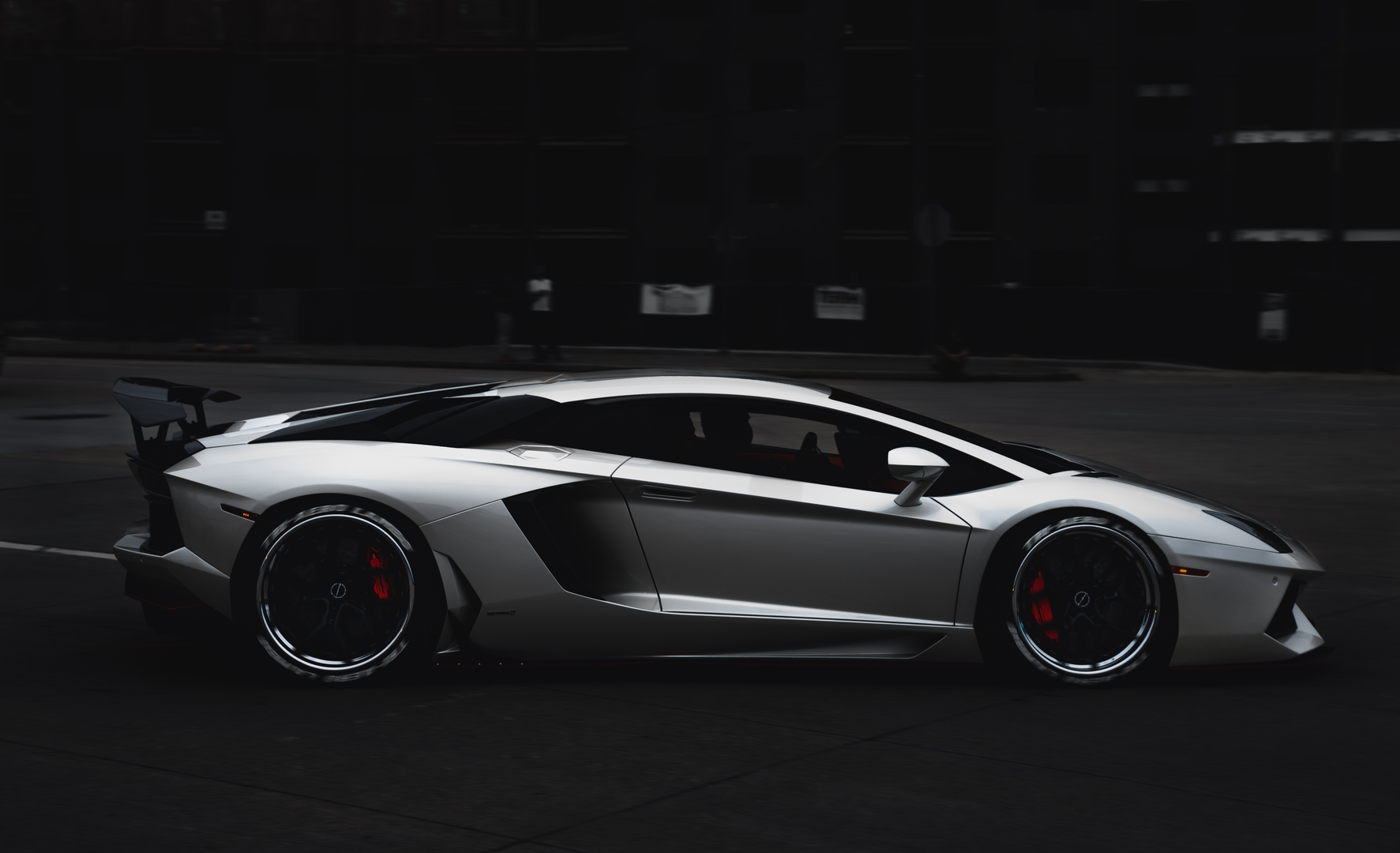 Lamborghini, Mid-Launch [re-edit] | © Unsplash / Adrian N