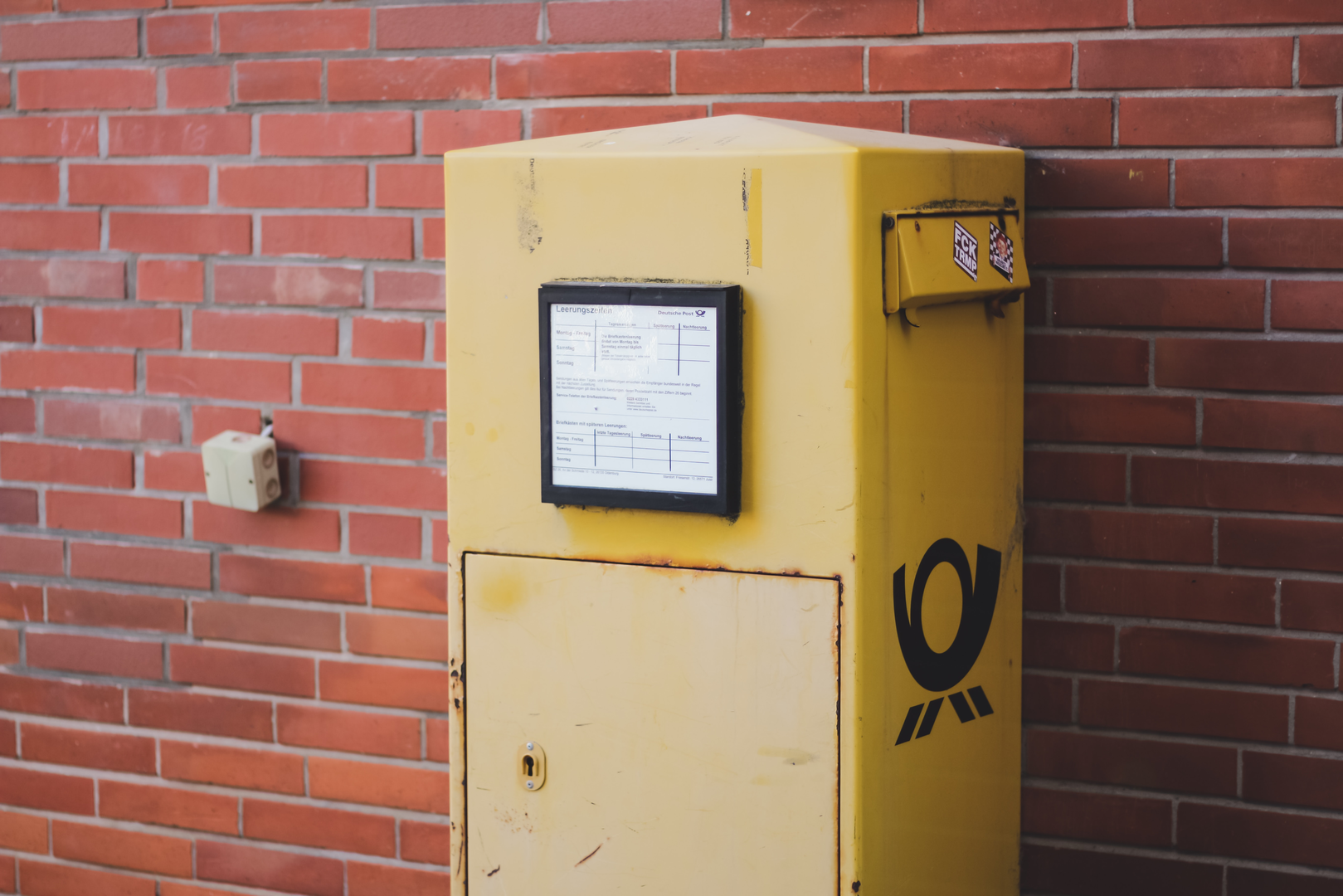 post box in germany | © Unsplash / Rifath @photoripey