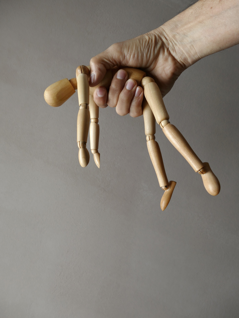 Wooden mannequin seized by a hand | © Unsplash / Marco Bianchetti