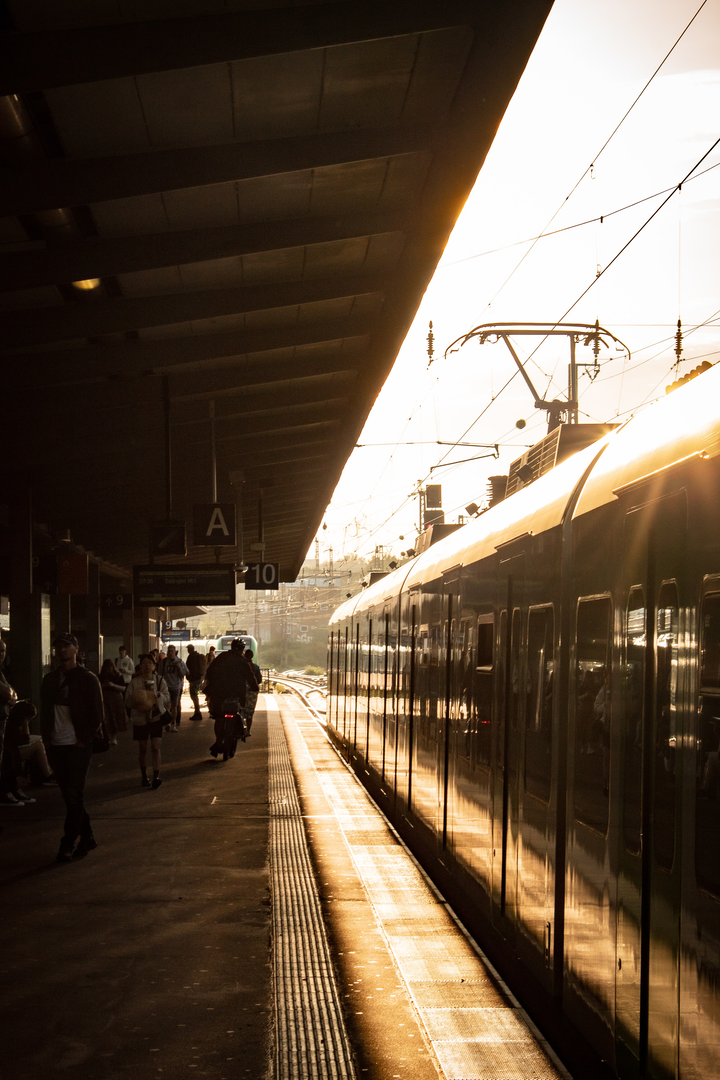 Sonnenaufgang am Hauptbahnhof in Essen | © Unsplash / Lucas Klein