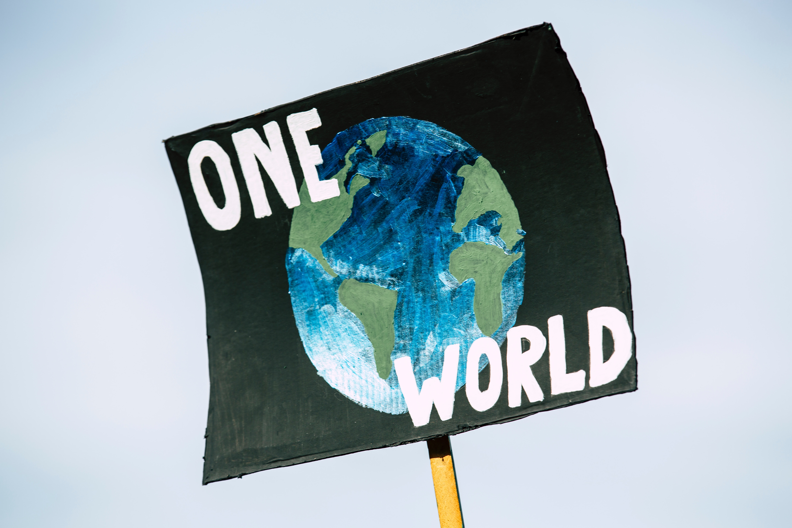 ONE WORLD. Global climate change protest demonstration strike - No Planet B - 09-20-2019 | © Unsplash / Markus Spiske