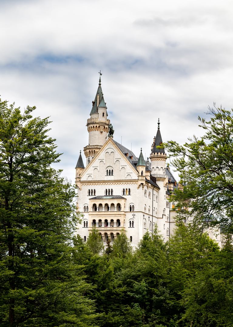 During your short walk to the Neuschwanstein Castle this is one of the views you can get. | © Unsplash / Luis Fernando Felipe Alves