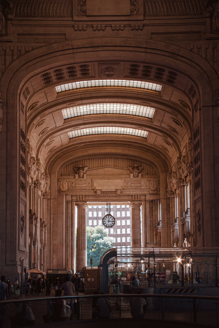 Amazing train station of milan. looks rly awesome



If you want the specific location shoot me a dm.
I would love to hear where you used it for. 
 | © Unsplash / Luke Prins