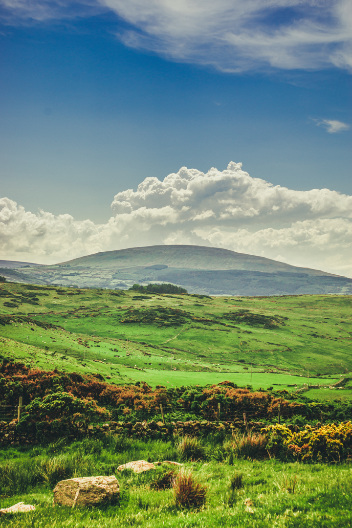 Looking out over the Glens of Antrim from Fair Head (Jun., 2020). | © Unsplash / K. Mitch Hodge