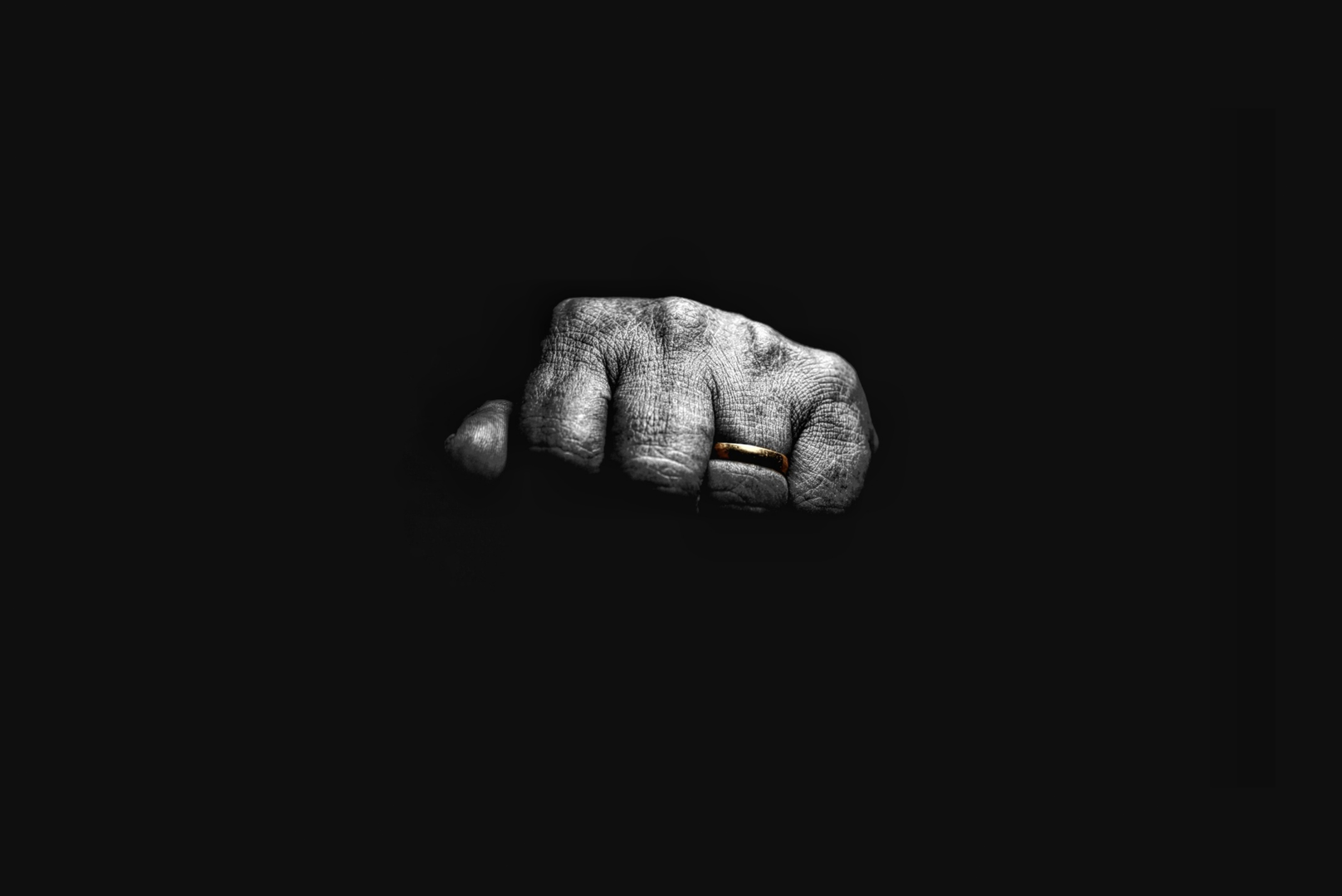 A photo of my late grandmother's hand that keeps me going through tough times. | © Unsplash / Rajan Alwan