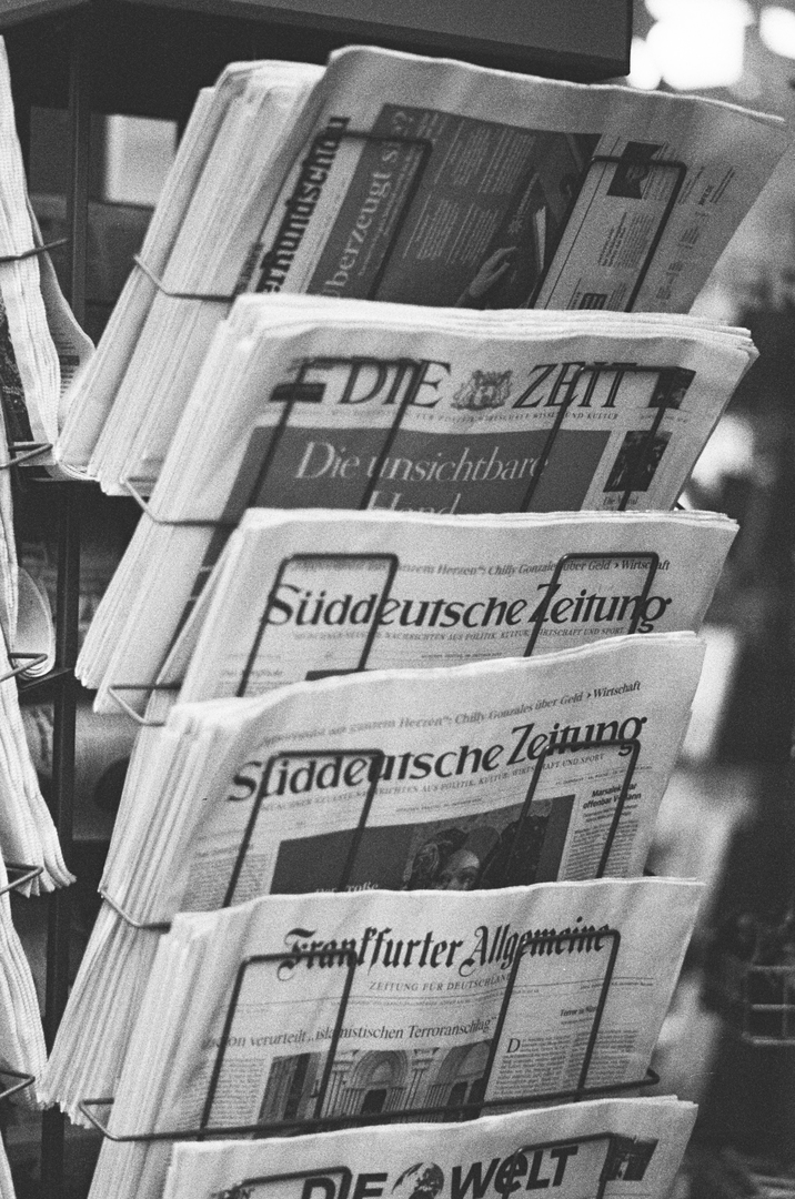 Daily german newspaper. Leica R7 (1994), Summicron-R 2.0 90mm (1981). Hi-Res analog scan by: www.totallyinfocus.com – Bergger Pancro 400 | © Unsplash / Markus Spiske