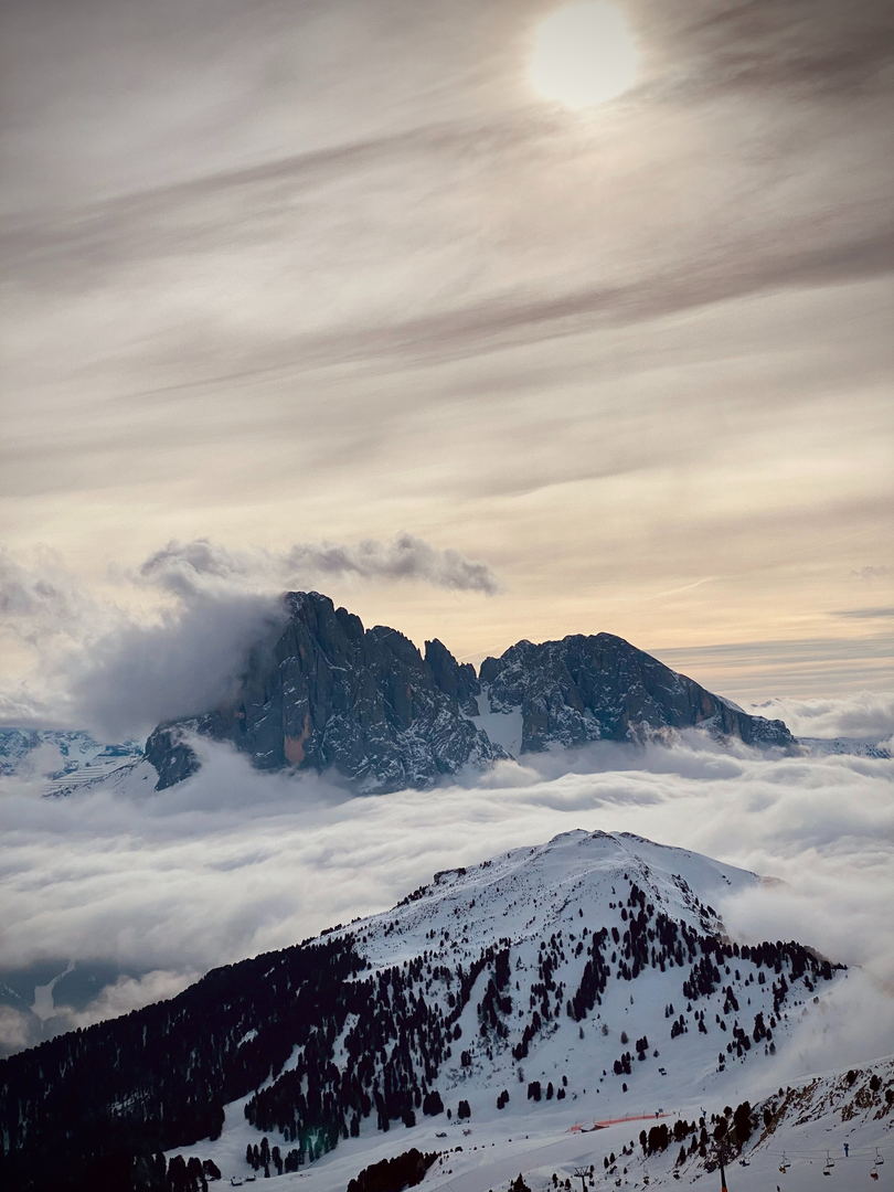 Wonderful alpine view: What I see is a sea of clouds … | © Unsplash / Arno Senoner
