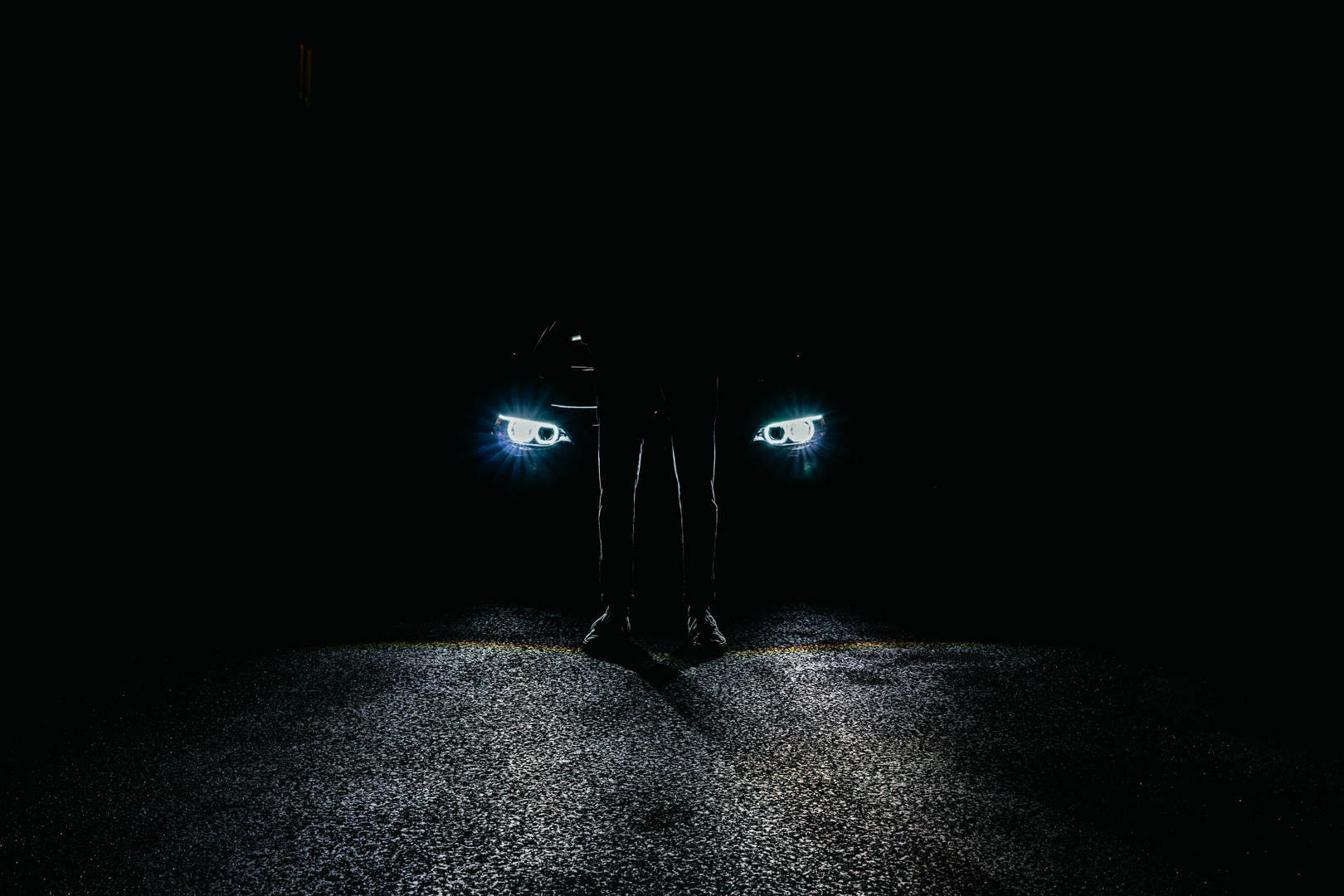 Man in front of a BMW 220i | © Unsplash / Philipp Katzenberger