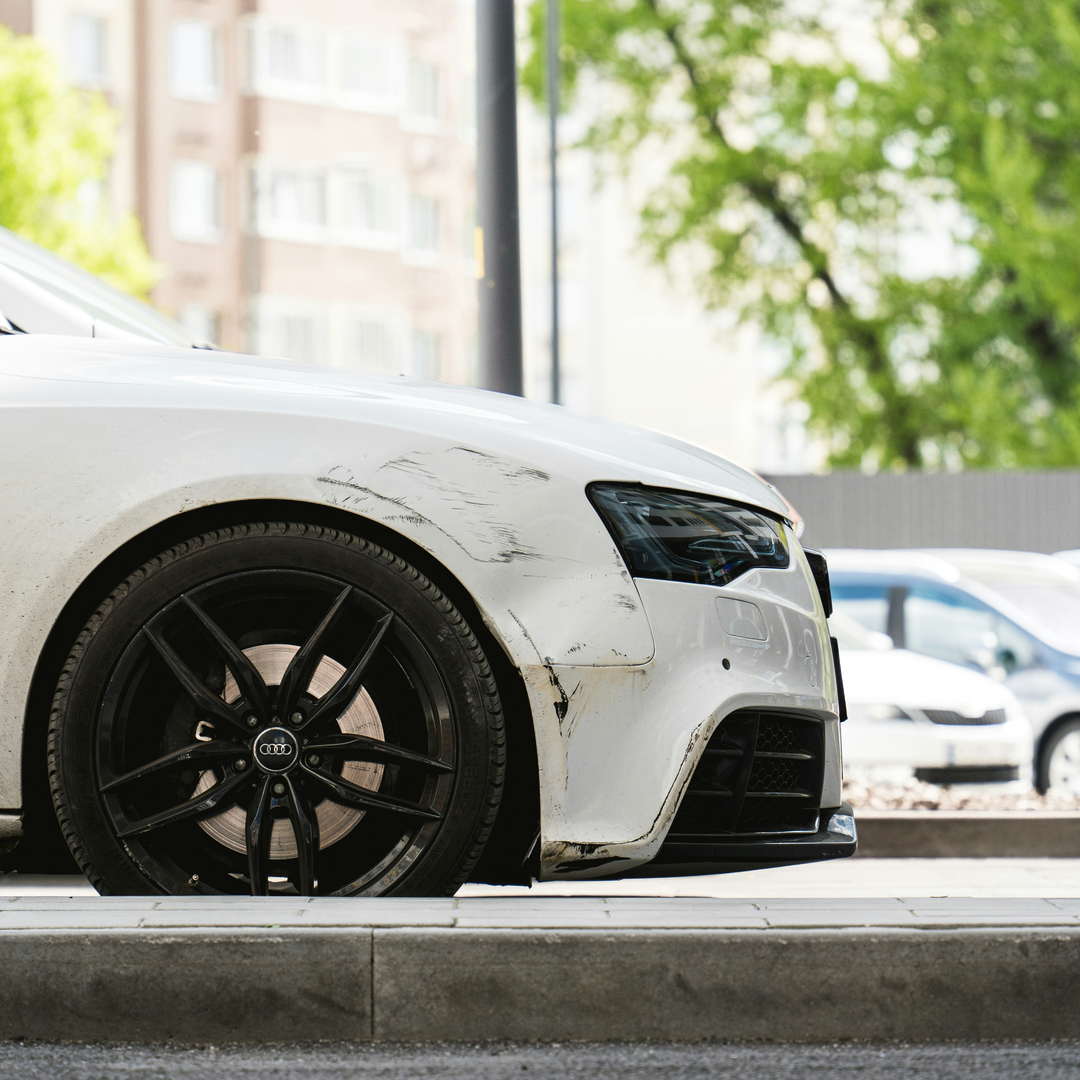 I like how the scratches add the gritty look to this Audi A5 coupe. | © Unsplash / Volodymyr Dobrovolskyy