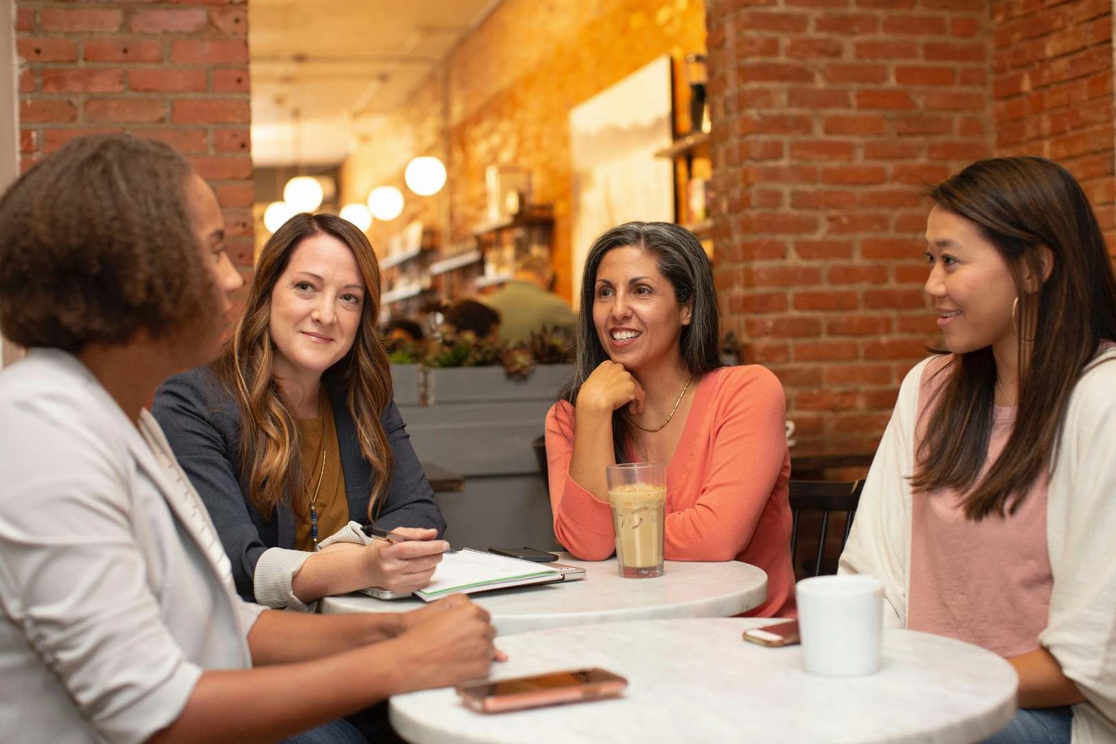 Four women working in a business meeting in a cafe coffee shop | © Unsplash / LinkedIn Sales Solutions