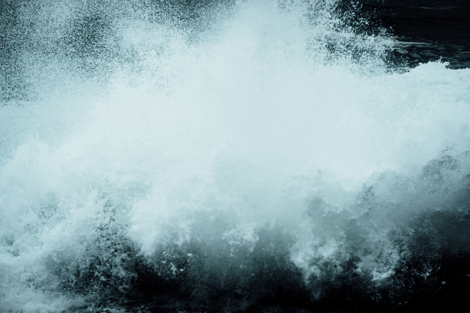 winter waves | © Unsplash / Tim Foster