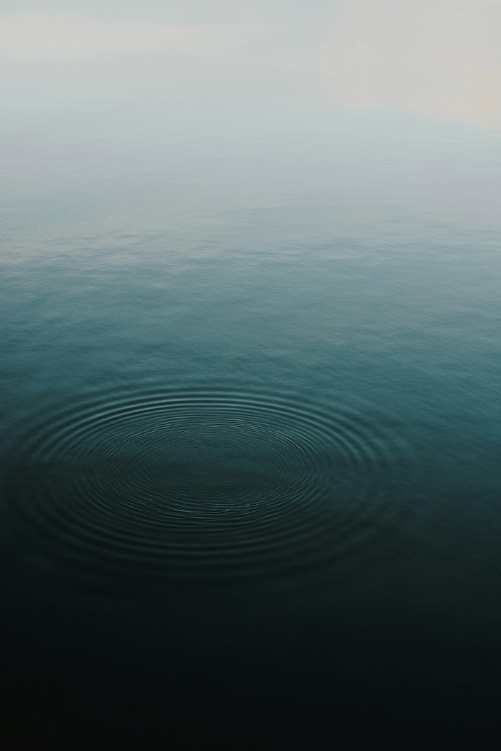 Circle shaped waves | © Unsplash / Ian Keefe