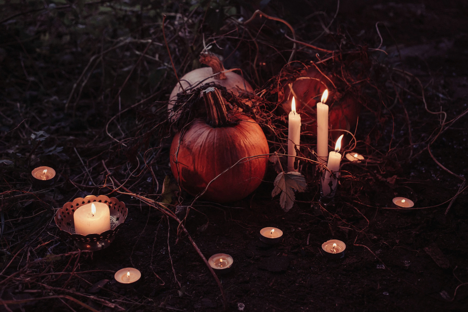 Pumpkins with candles | © Unsplash / freestocks