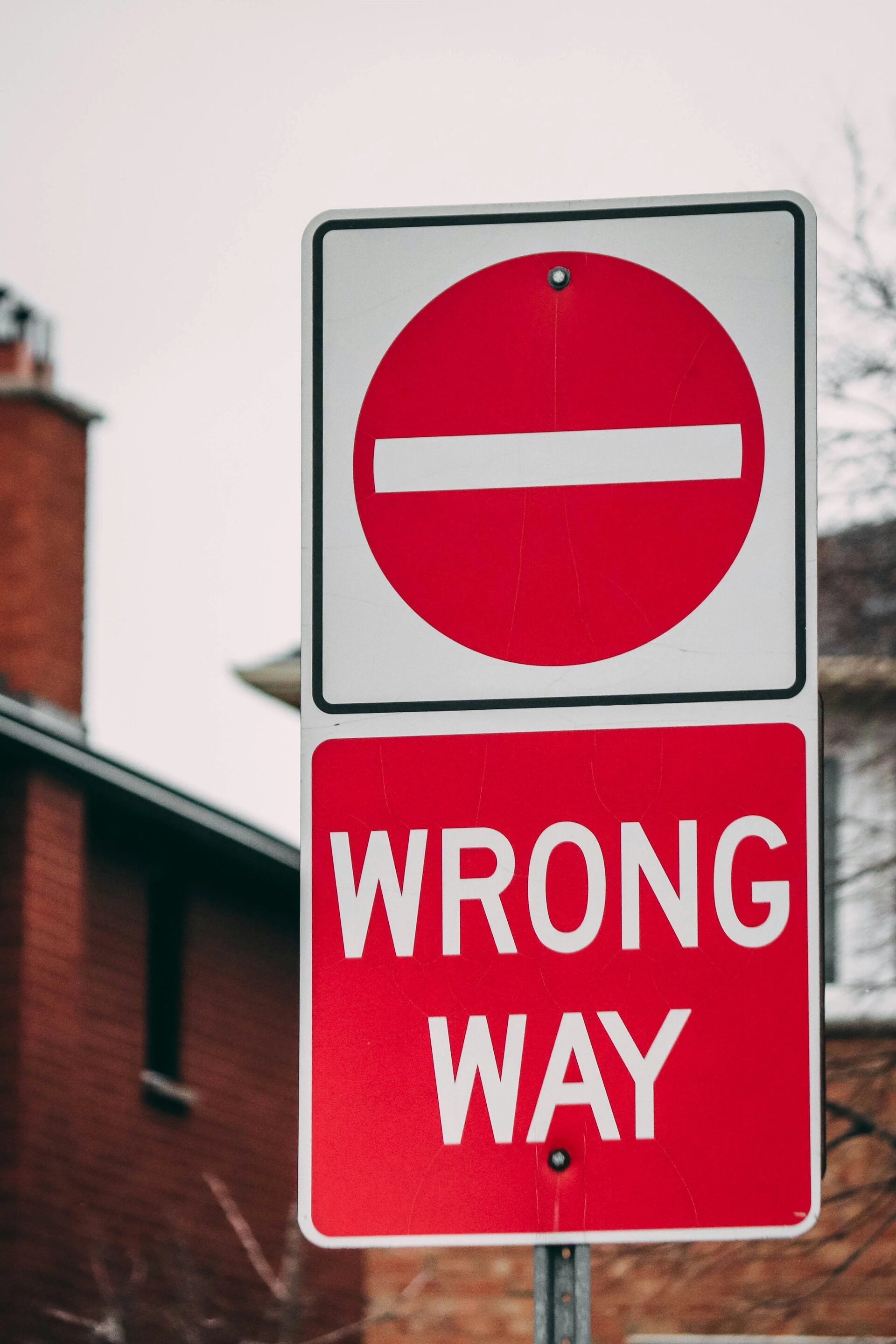Wrong way sign.