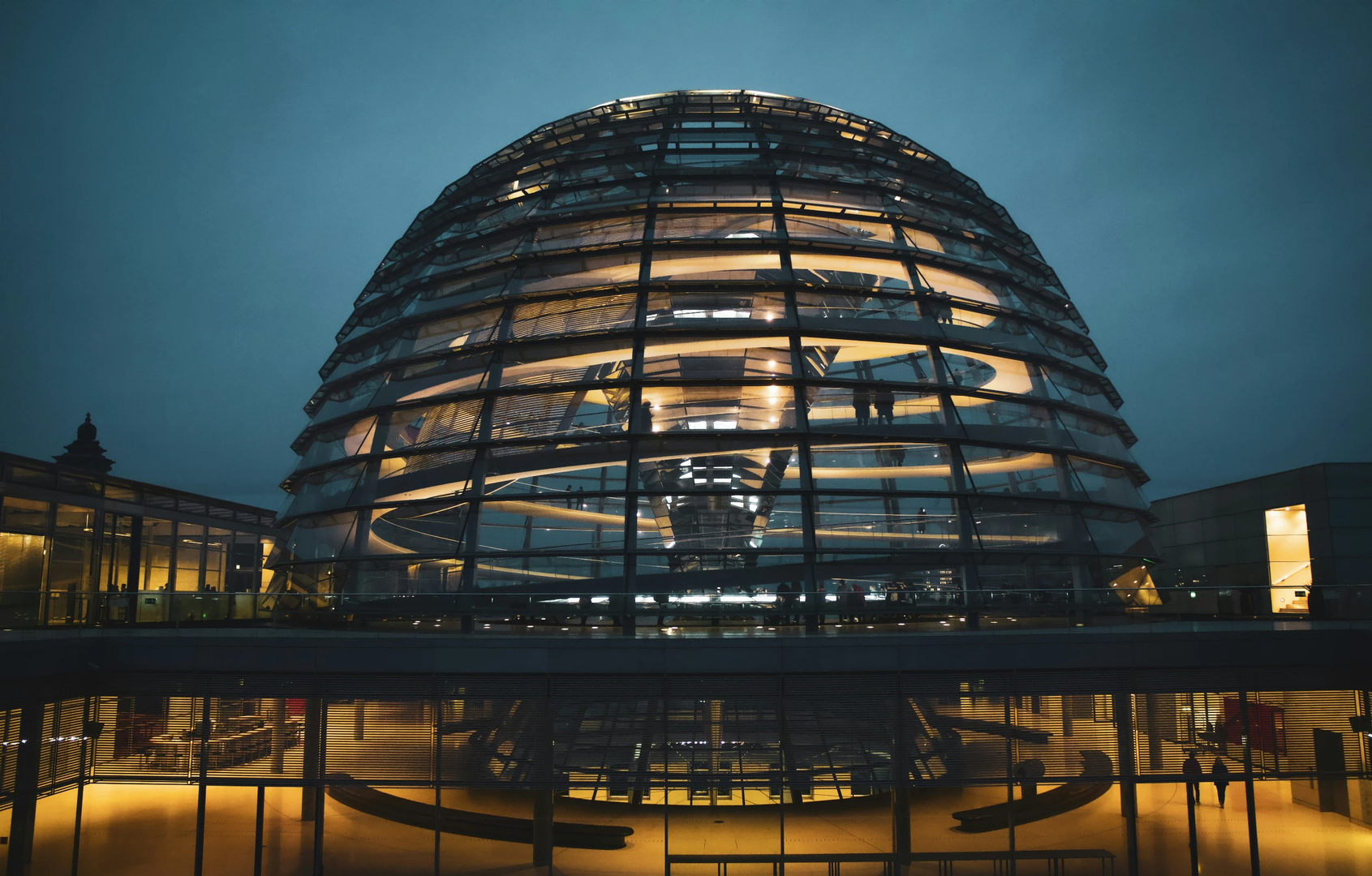 Kuppel auf dem Bundestag / Dome of the German Bundestag on top of the Reichstag | © Unsplash / Christian Lue