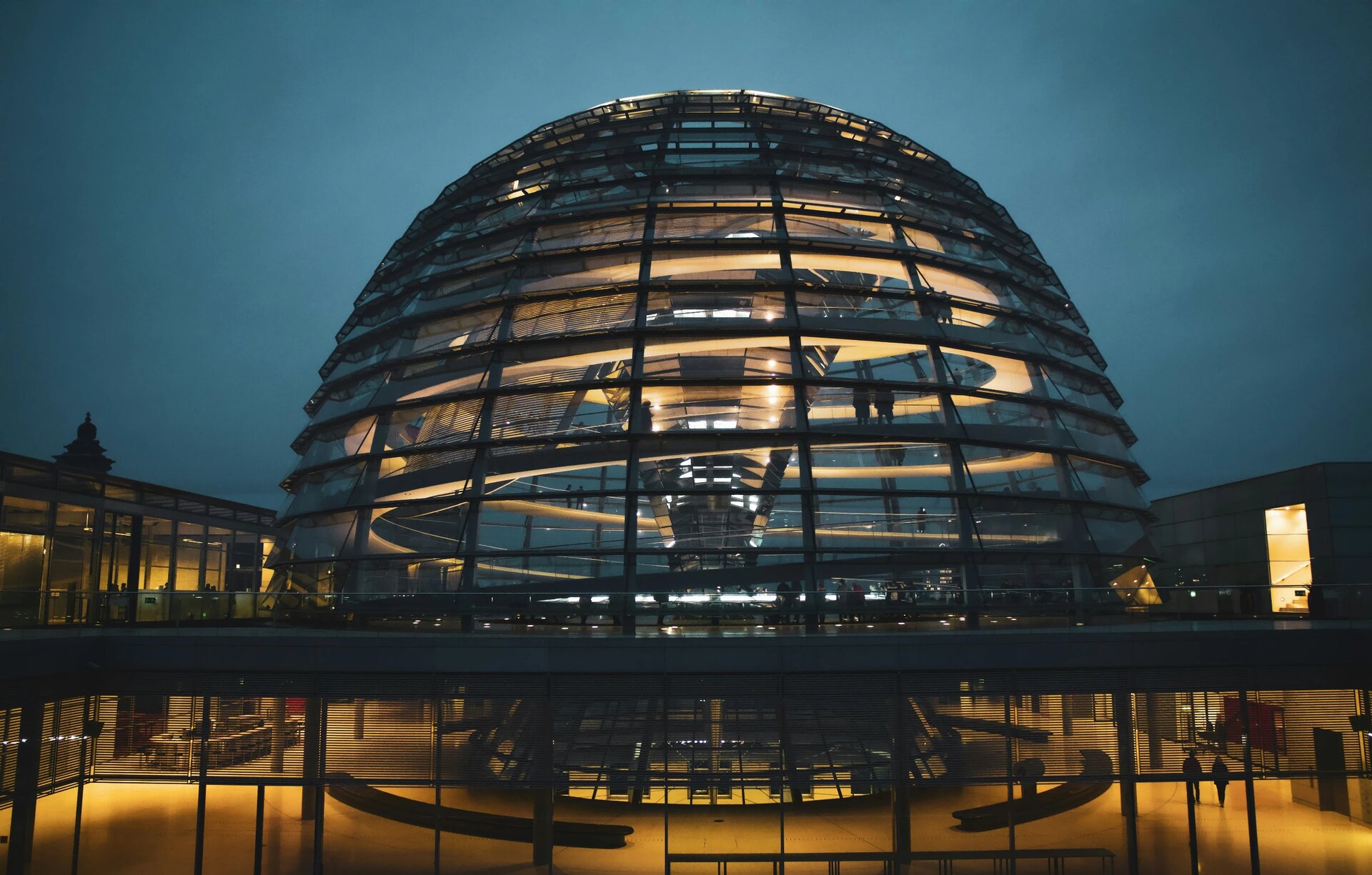Kuppel auf dem Bundestag / Dome of the German Bundestag on top of the Reichstag