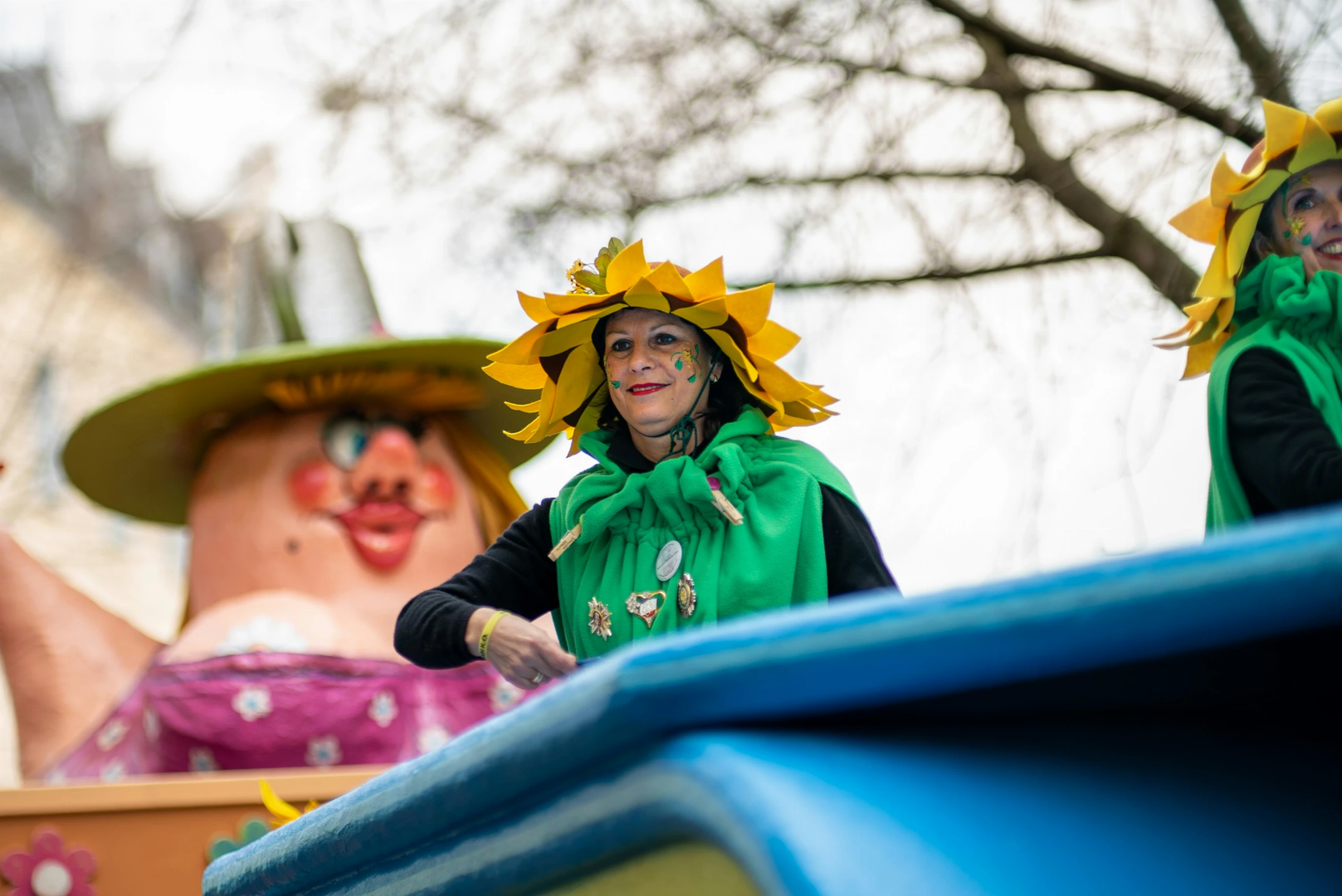It's Karneval in Germany! everyone is dressed up, everyone is having fun. And theres a big difference to Brazilian Carnival :) 
You see a woman dressed as sunflower. | © Unsplash / Mika Baumeister