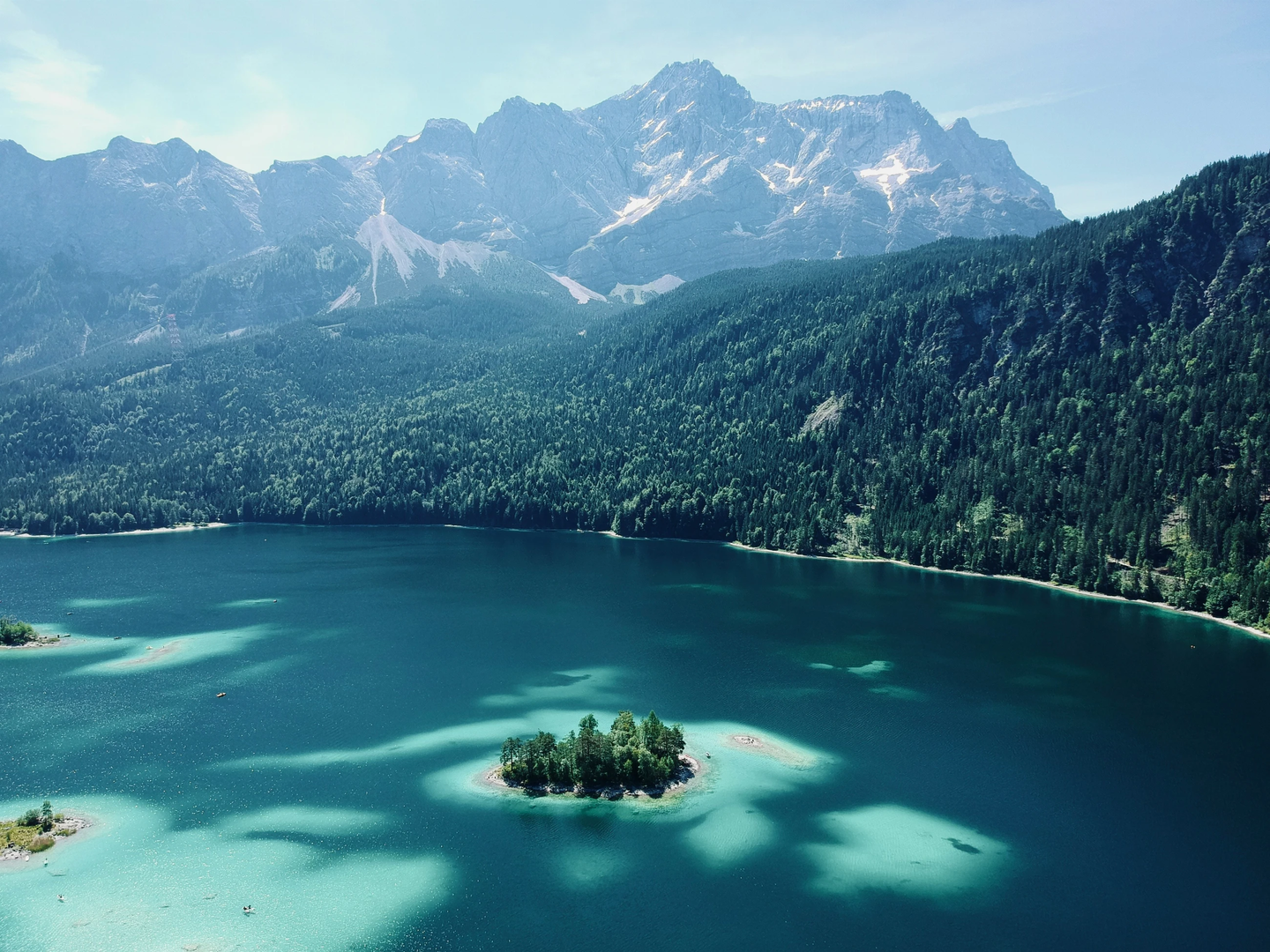 lake and mountains - the perfect combination  | © Unsplash / Leon Rohrwild