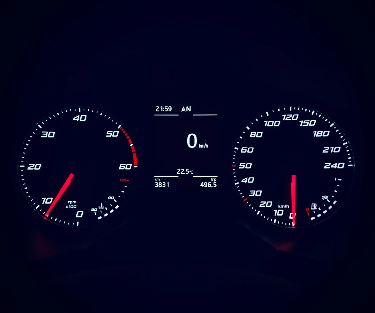 Seat Ibiza KJ Tachometer  | © Unsplash / Riccardo Pierri