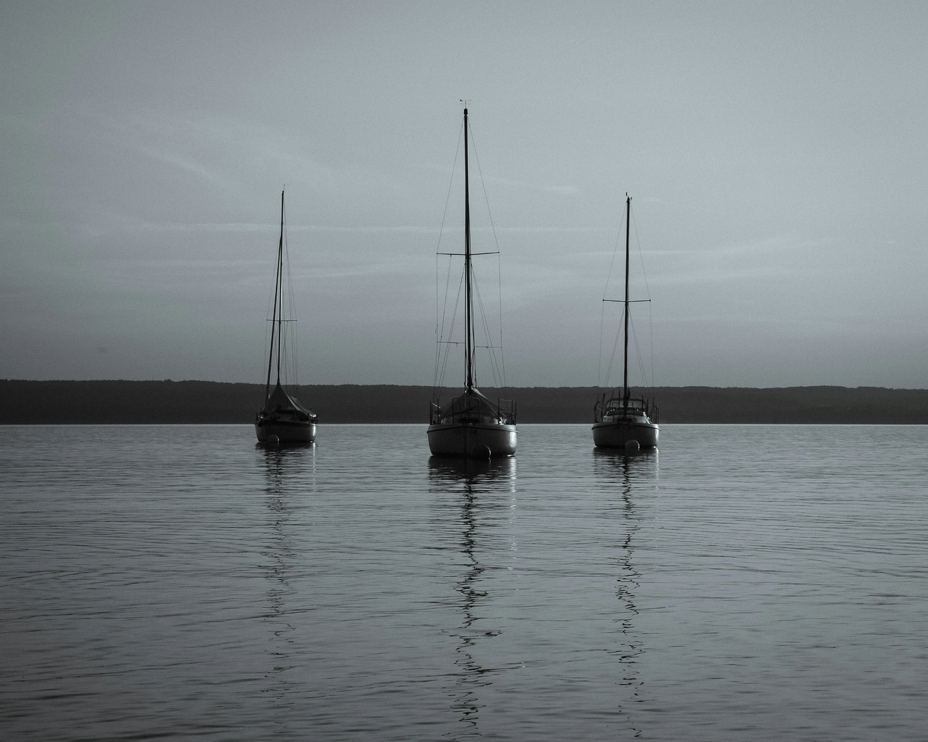 Boote im Ammersee, Sommer in Bayern | © Unsplash / Sara Kurig