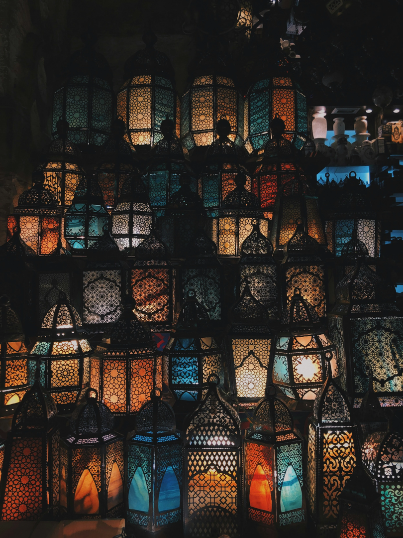 Lanterns embedded with islamic art. | © Unsplash / Rawan Yasser
