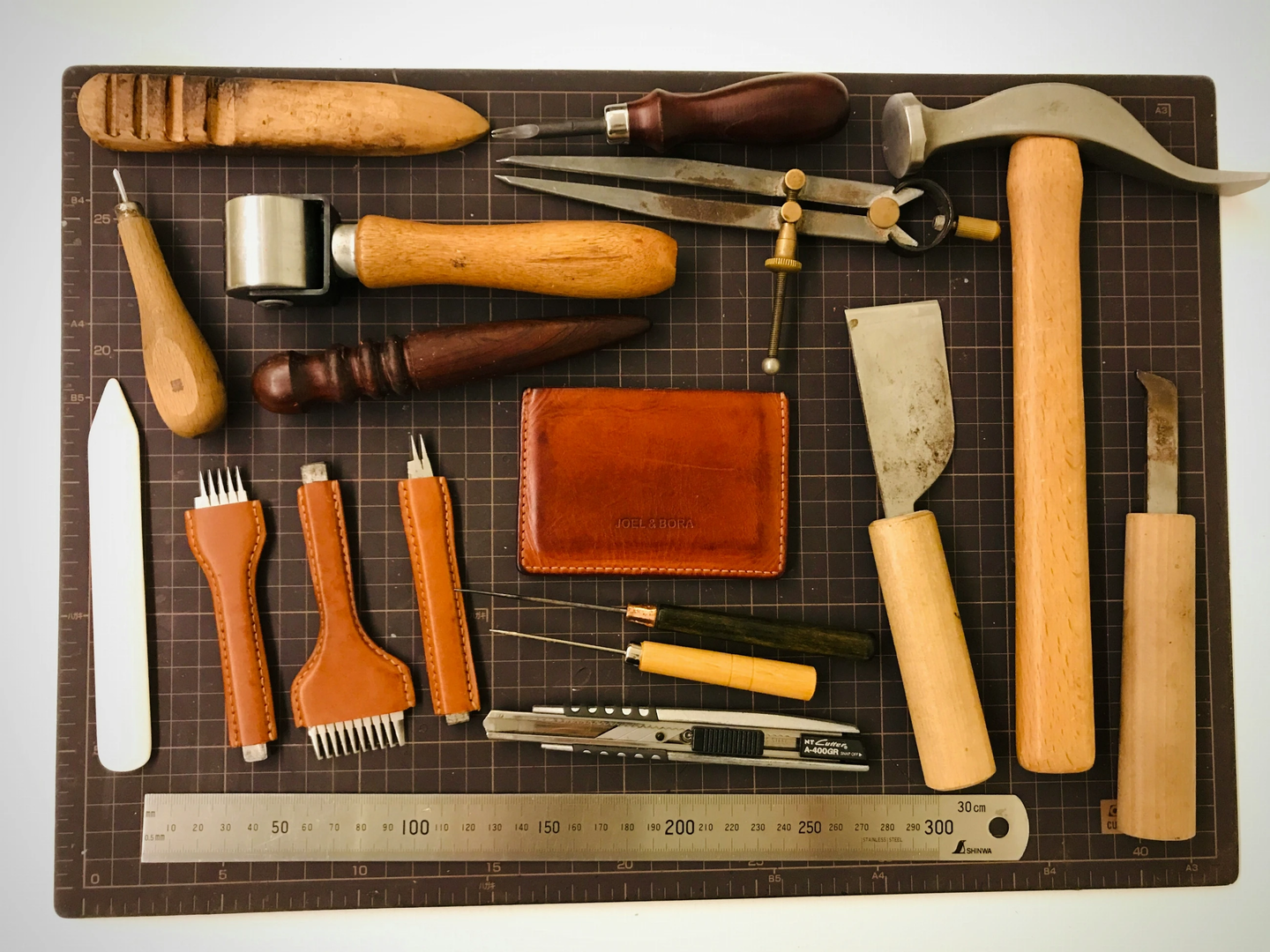 Leather Craft Tools | © Unsplash / Joel Lee