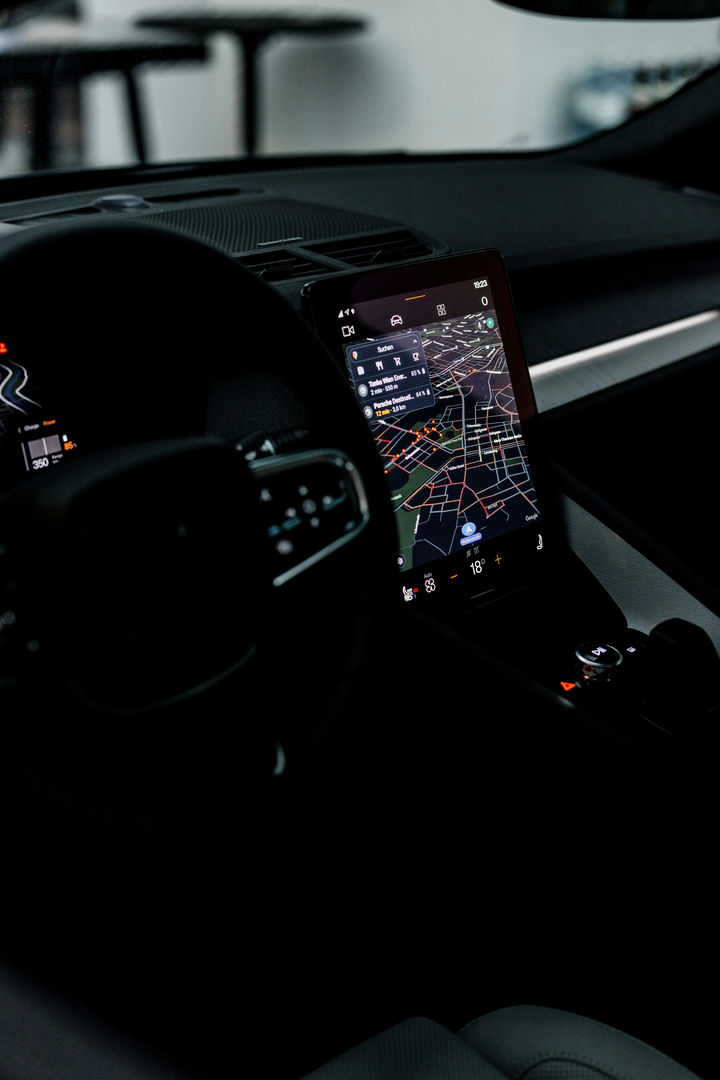 Interior with Google Maps of the Polestar 2 | © Unsplash / Patrick Langwallner
