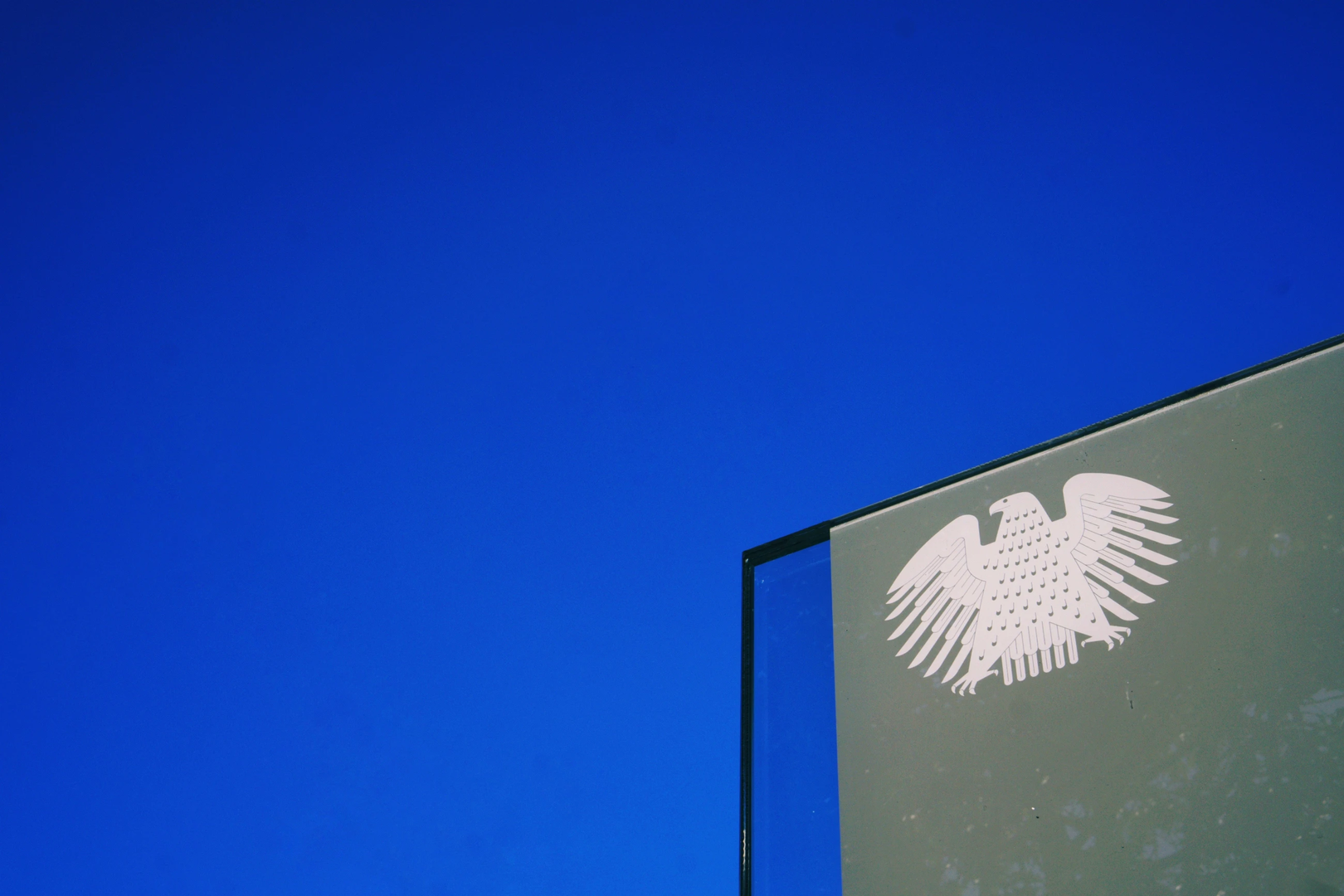 Bundesadler der Bundesrepublik Deutschland | © Unsplash / Christian Lue