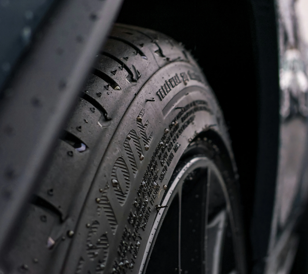 Closeup shot of rubber tire tread sprinkled with water droplets just after the rain.  | © Unsplash / Obi