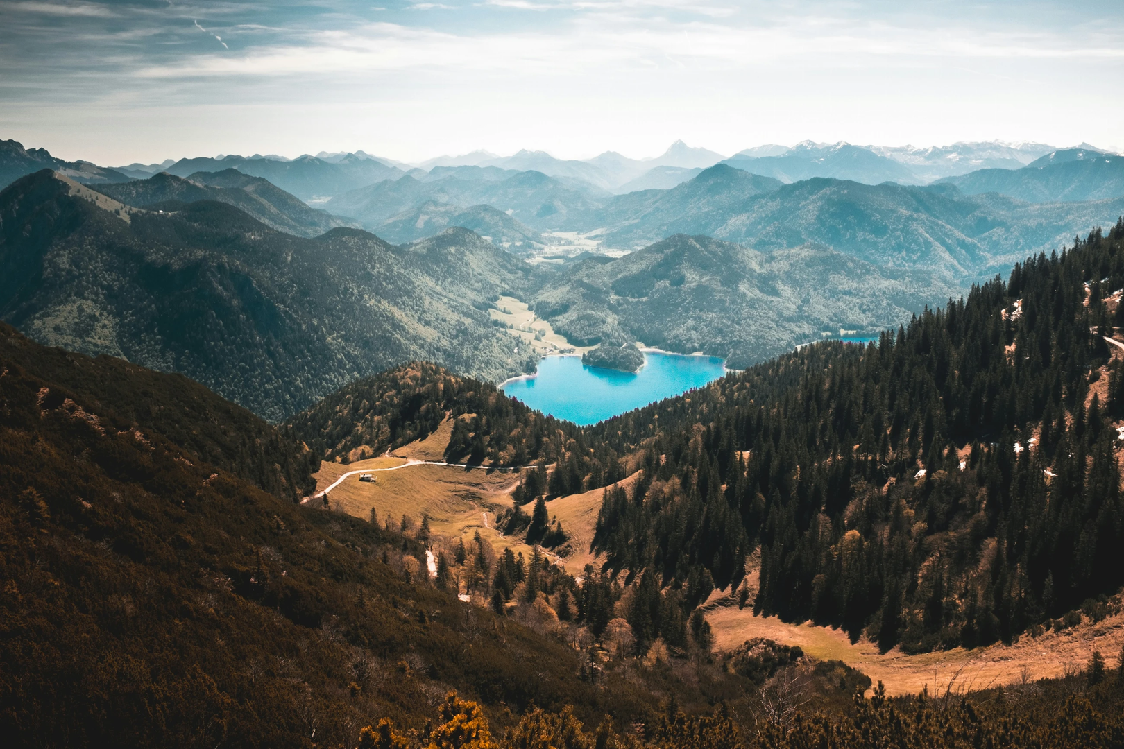 View from Herzogstand over Lake Walchen, Bavaria. | © Unsplash / Chris Holgersson