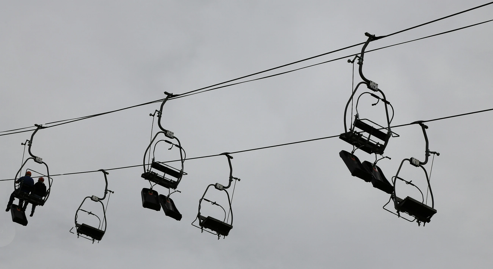 Empty Chairlift seen in Silhouette out of season with no skiers around. | © Unsplash / Nareeta Martin