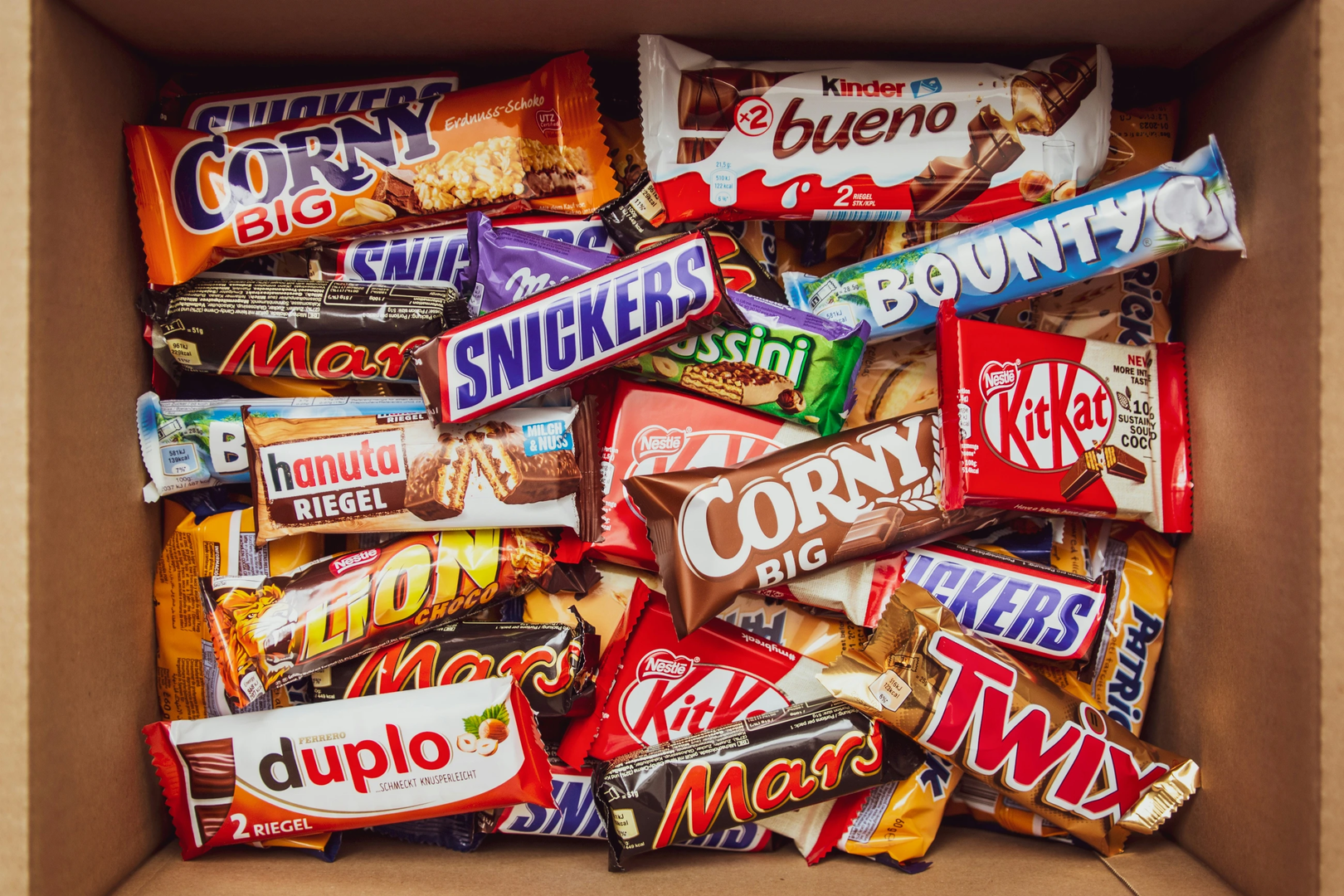 A box full of various chocolate bars | © Unsplash / Denny Müller