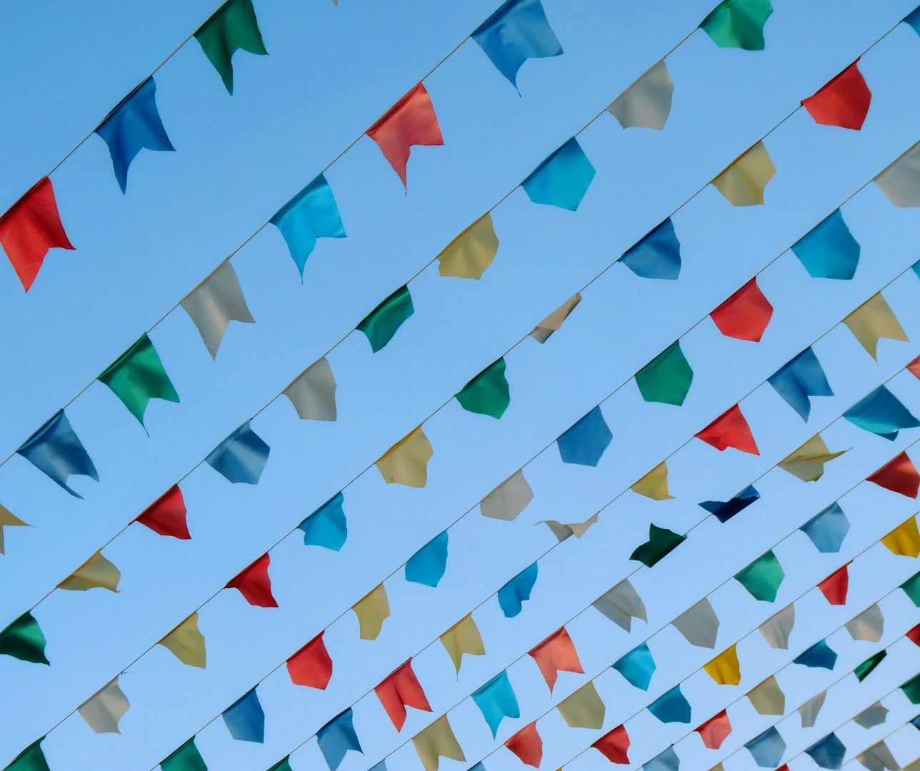 Pennants | © Unsplash / Marco Bianchetti