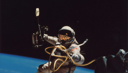 1965. James McDivitt, Ed White, Extravehicular Activity (EVA), Gemini 4 [Spacewalk] | © Unsplash / The New York Public Library