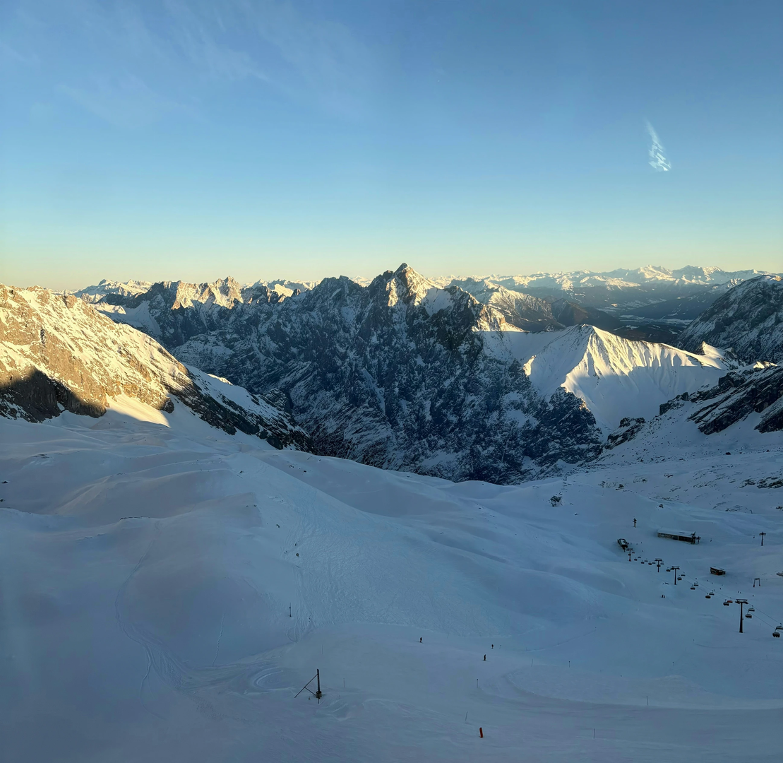 Zugspitze Sunset | © Unsplash / Matthew Oberlander