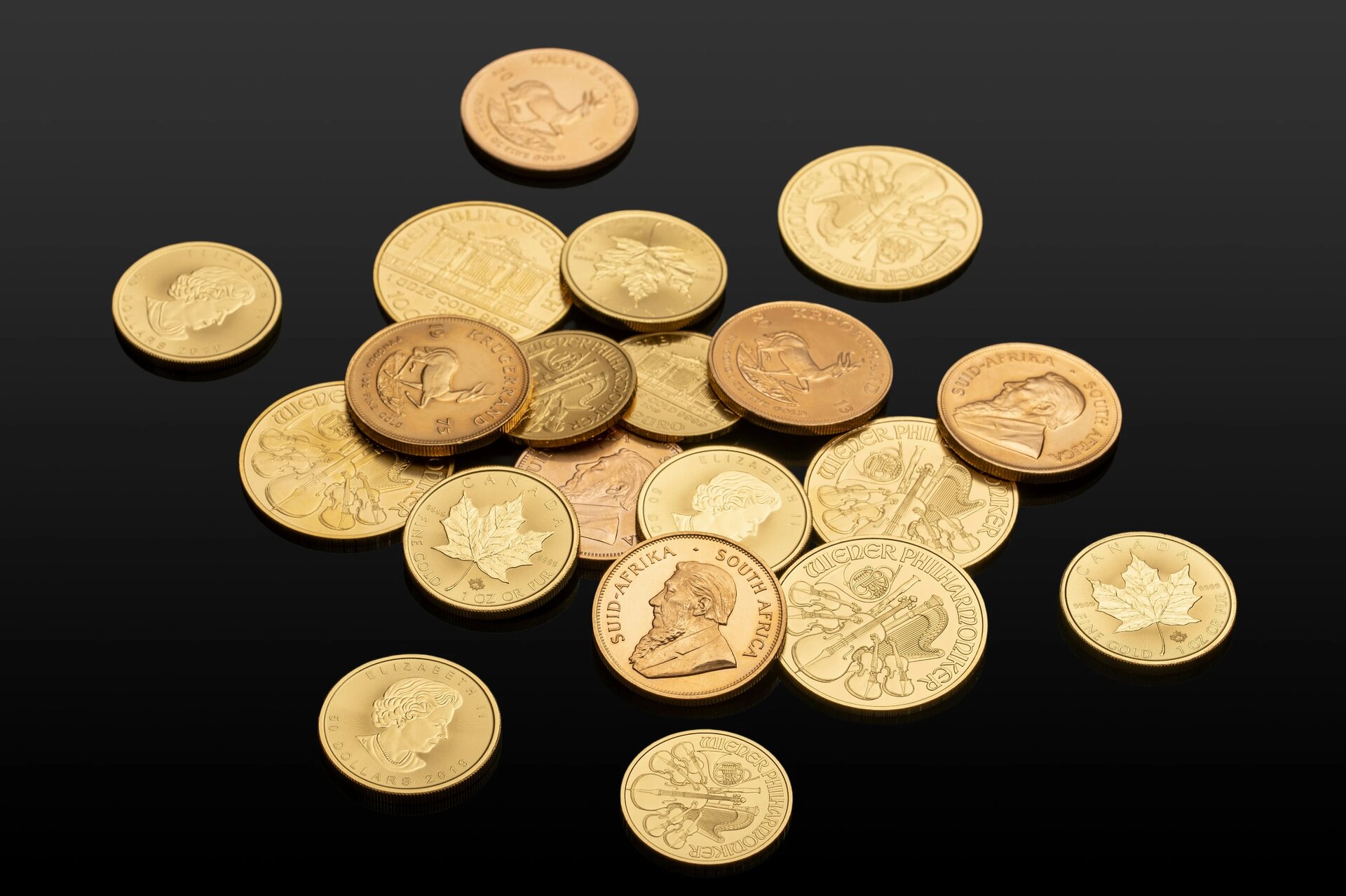 Pile of gold bullion coins. Münze Österreich, Royal Canadian Mint, U.S. Mint, Australian Mint of Perth and Krugerrand. If you use our photos, please add credit to https://zlataky.cz, when possible