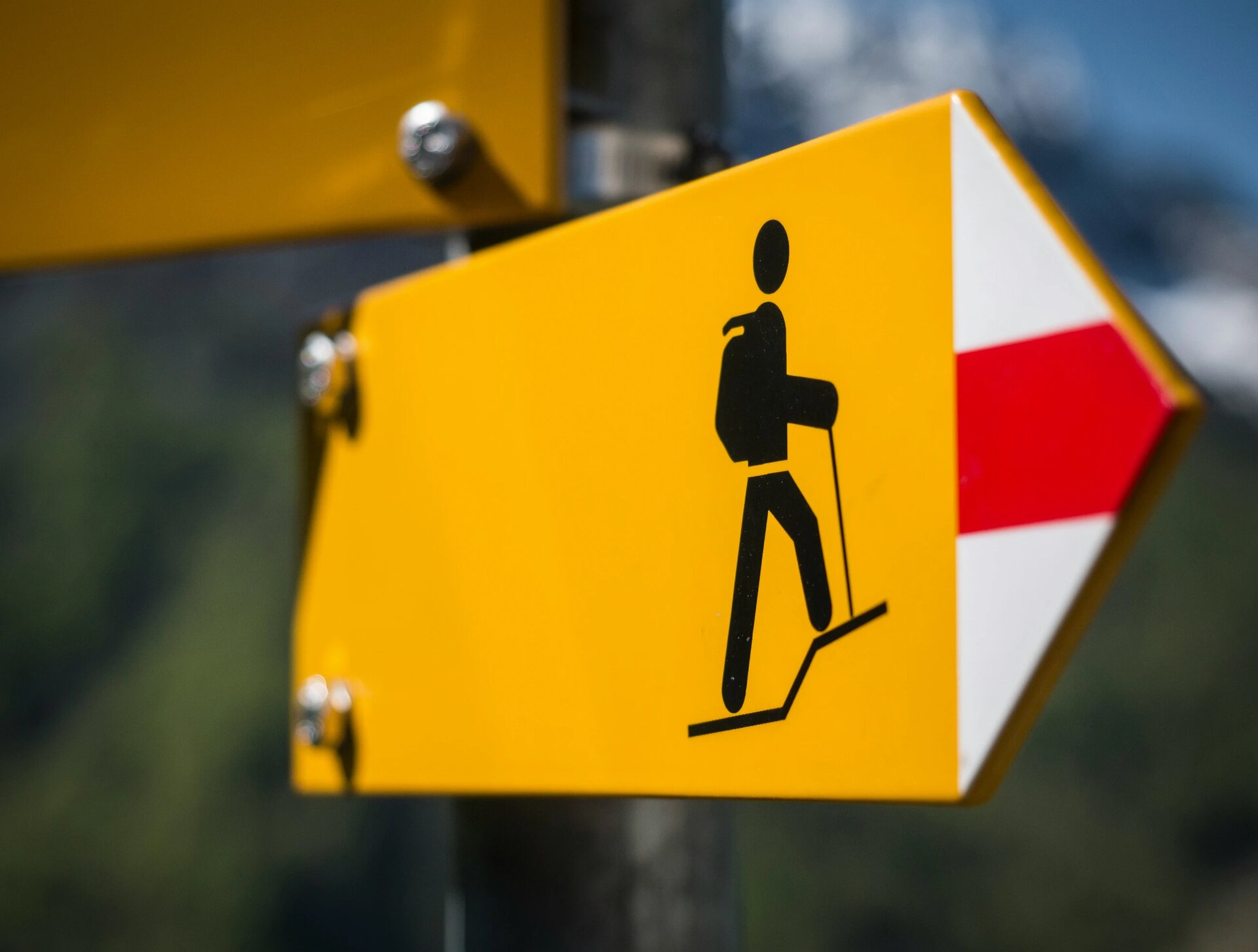 Unterwegs zum Ziel. Wanderweg.
On the way to our destination. Hiking trail.